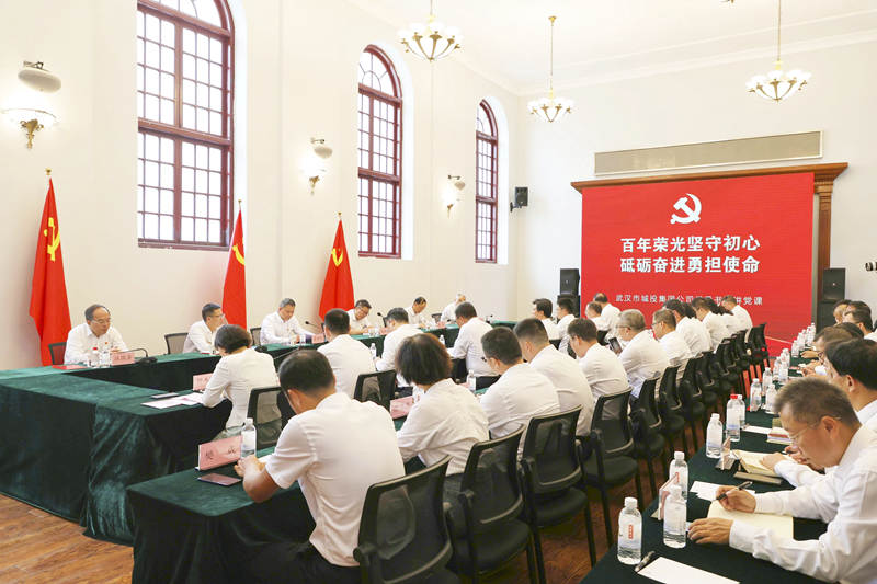 2023年7月1日，市城投集團(tuán)公司黨委開(kāi)展“七一”主題黨日活動(dòng)，集團(tuán)公司黨委書(shū)記、董事長(zhǎng)余新民現(xiàn)場(chǎng)講授黨課。.jpg